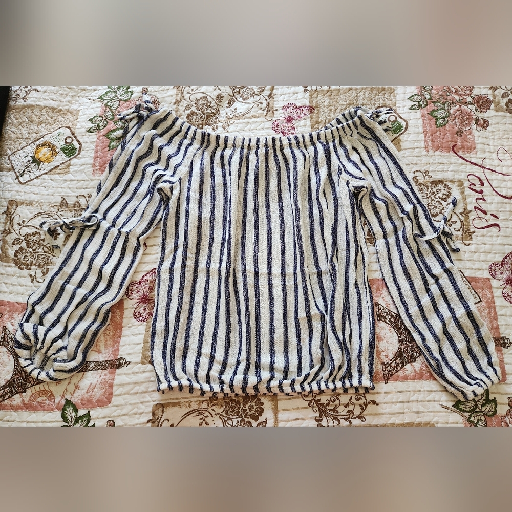 Aeropostale Womens Cold Shoulder Long Sleeve Striped Blouse Size S